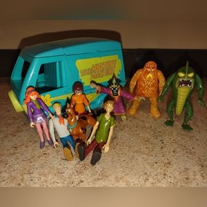 Scooby-Doo Van & characters